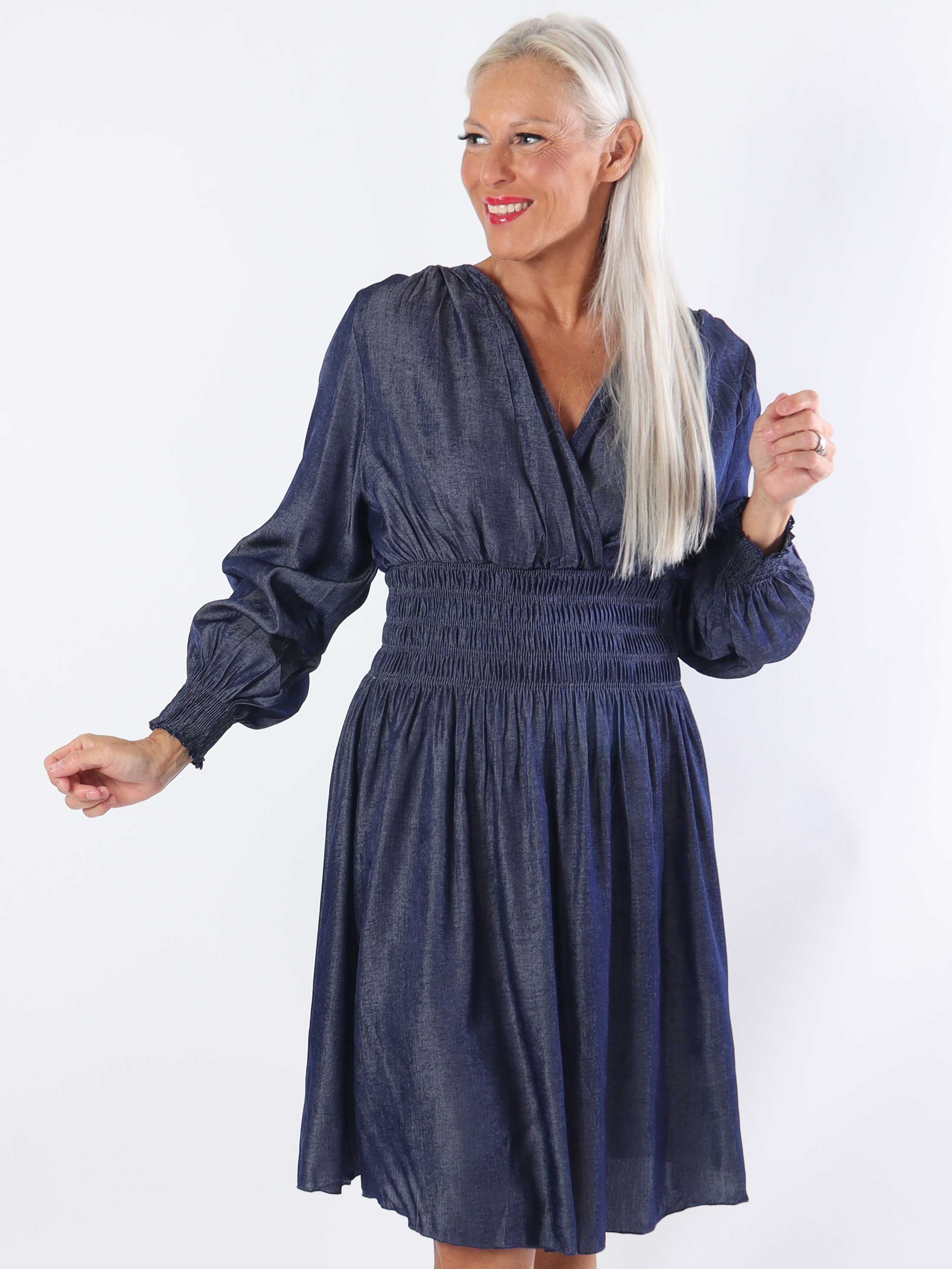 Pams Denim Short L/S - Plus size klänning med smock i midjan